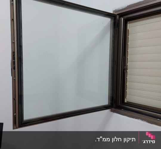 החלון עמד ליפול ולא היה ניתן לסגור את החלון.